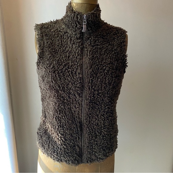 BODEN adorable cropped boucle faux fur zip vest with polka dot lining - Picture 1 of 9